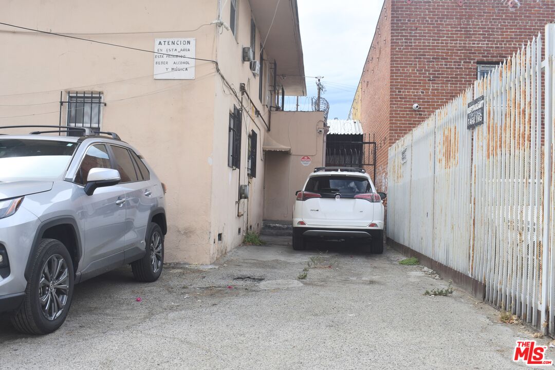904 N Western Ave