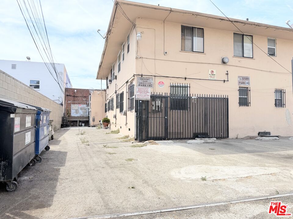 904 N Western Ave