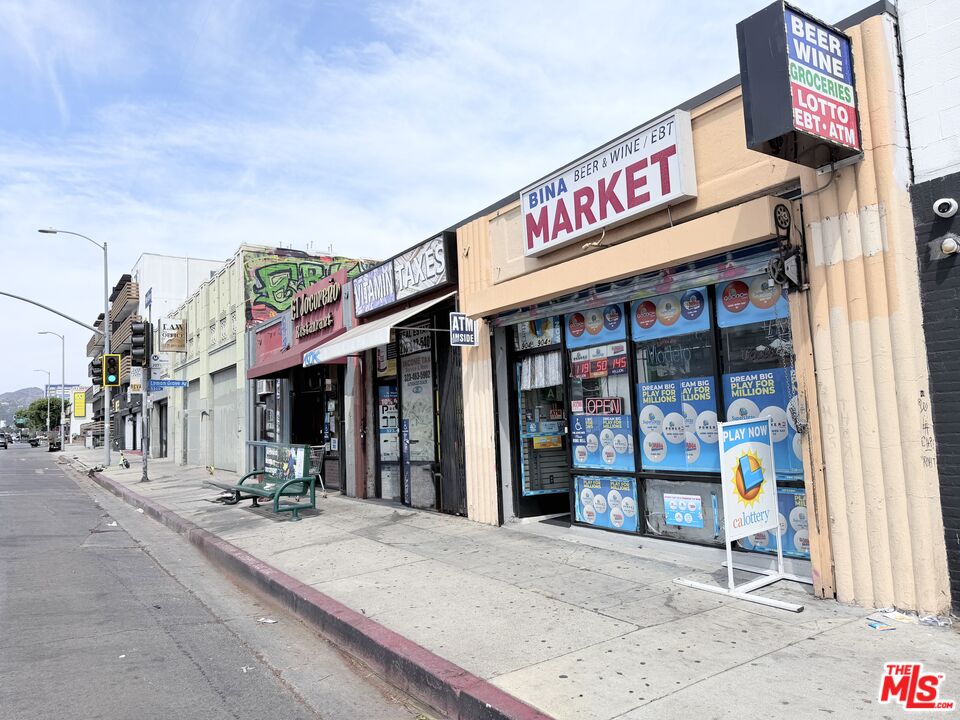 904 N Western Ave