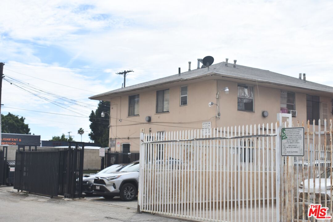 904 N Western Ave