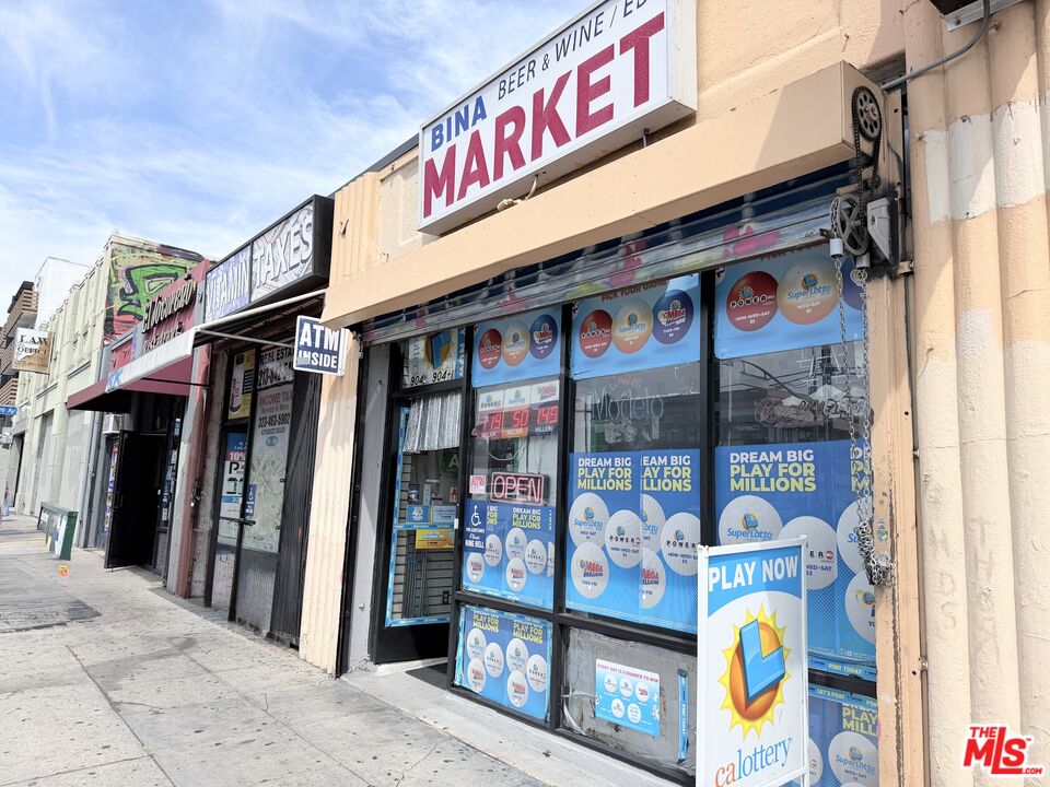 904 N Western Ave