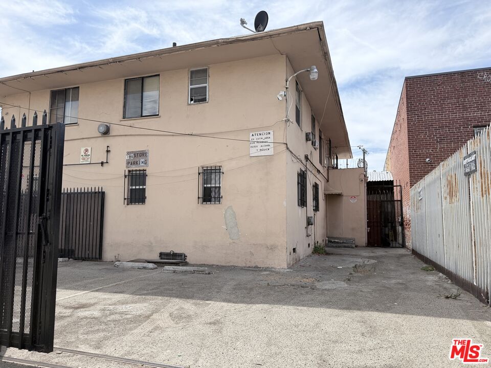 904 N Western Ave