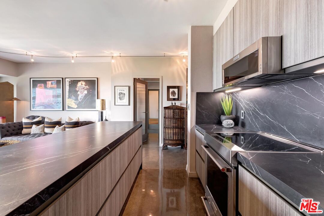 999 N Doheny Dr Unit: 1012