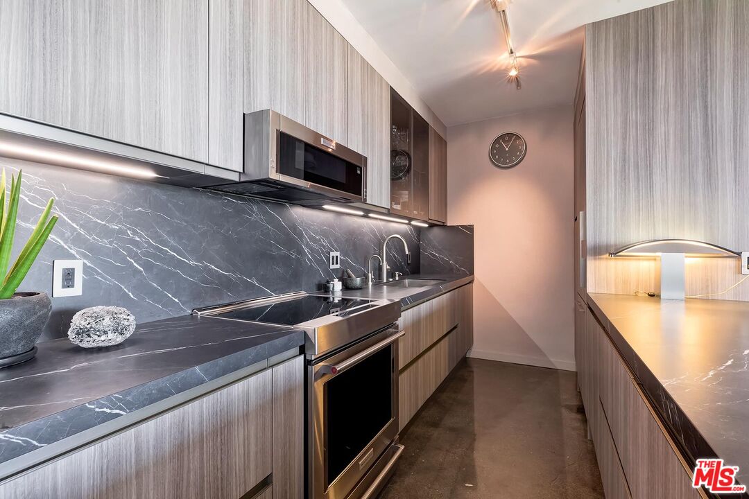999 N Doheny Dr Unit: 1012