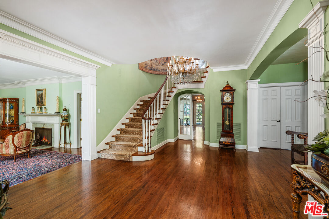 251 N Bristol Ave