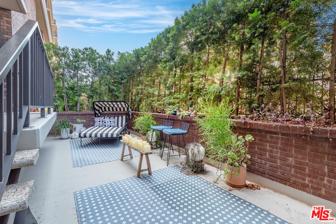 211 S Spalding Dr Unit: 110N