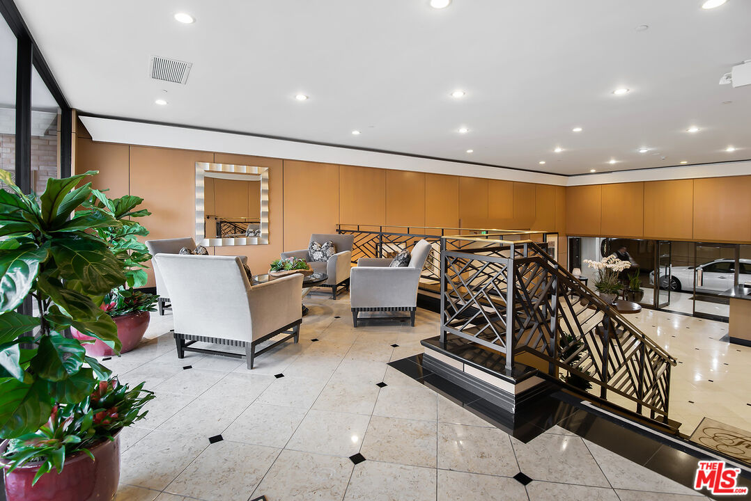 211 S Spalding Dr Unit: 110N
