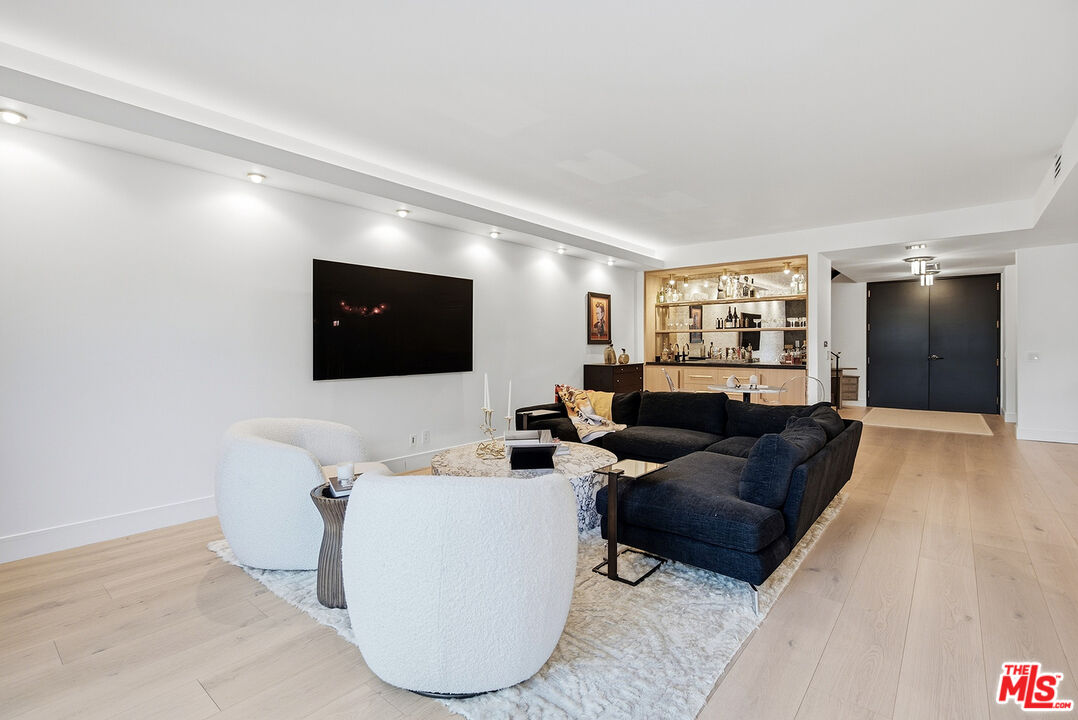 211 S Spalding Dr Unit: 110N