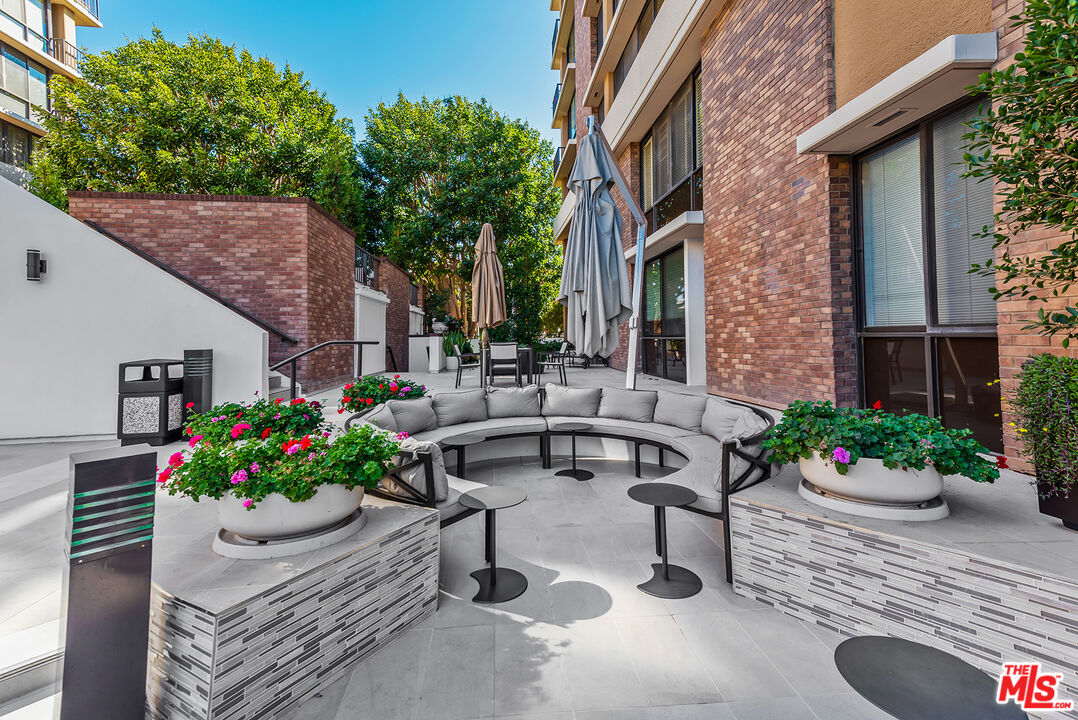 211 S Spalding Dr Unit: 110N