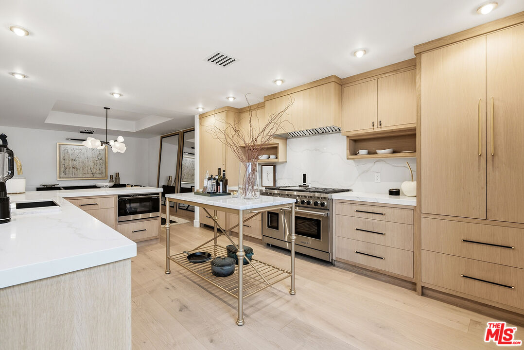 211 S Spalding Dr Unit: 110N