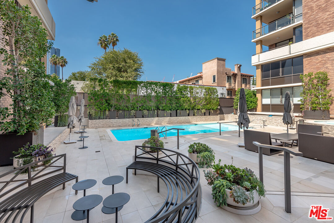 211 S Spalding Dr Unit: 110N