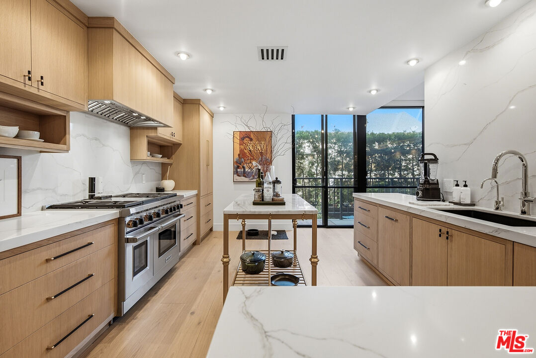 211 S Spalding Dr Unit: 110N