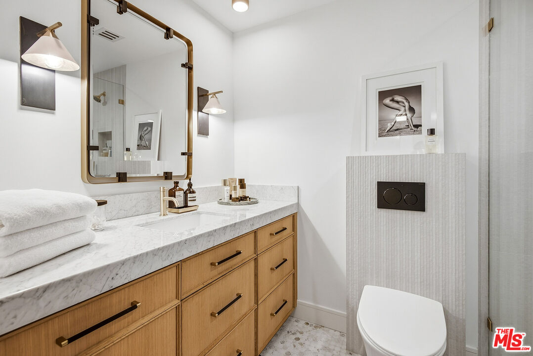 211 S Spalding Dr Unit: 110N