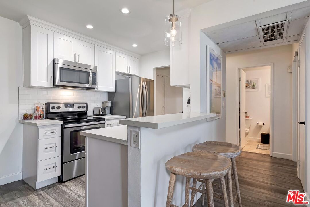 8530 Holloway Dr Unit: 422