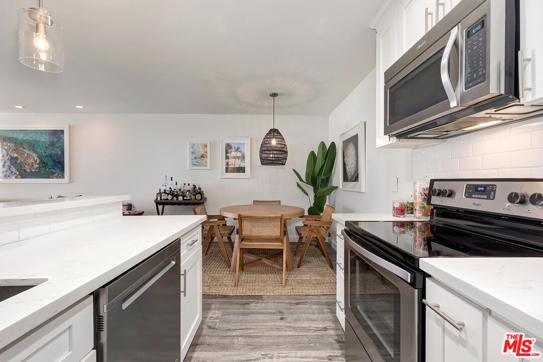 8530 Holloway Dr Unit: 422