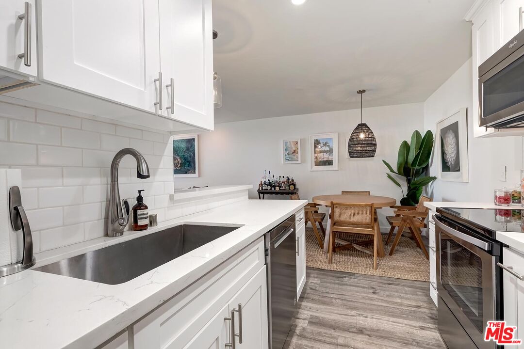 8530 Holloway Dr Unit: 422