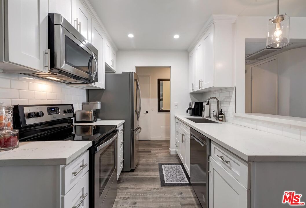 8530 Holloway Dr Unit: 422