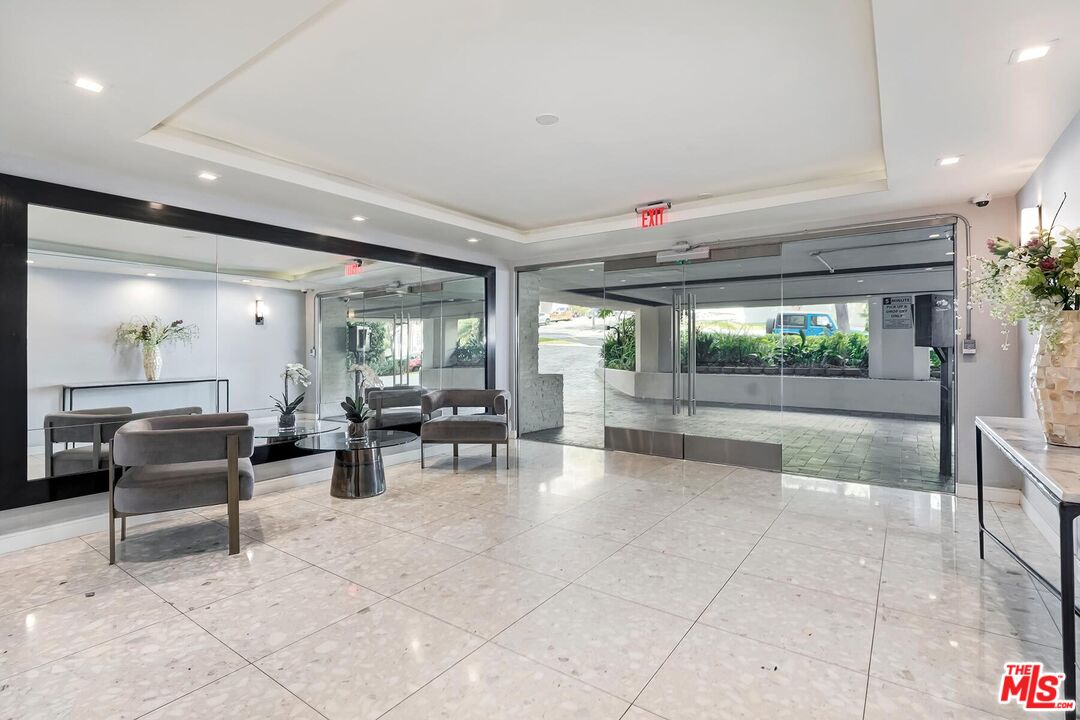 8530 Holloway Dr Unit: 422