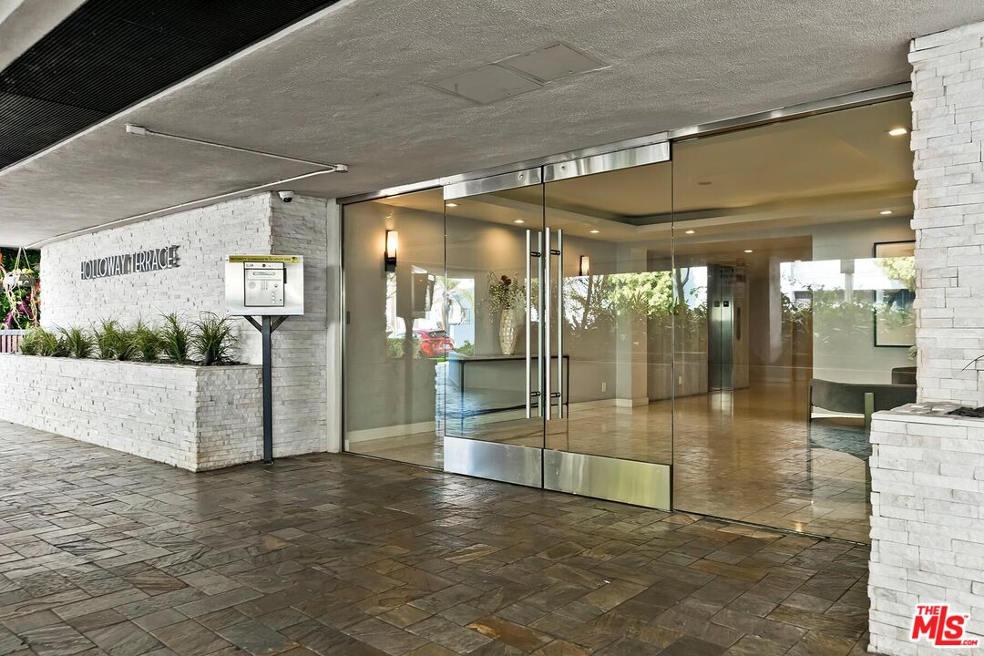 8530 Holloway Dr Unit: 422