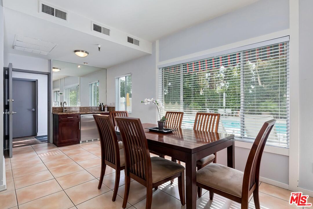 8530 Holloway Dr Unit: 422