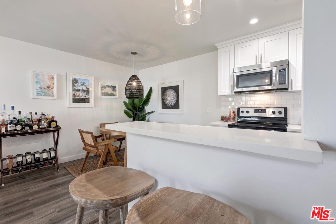 8530 Holloway Dr Unit: 422