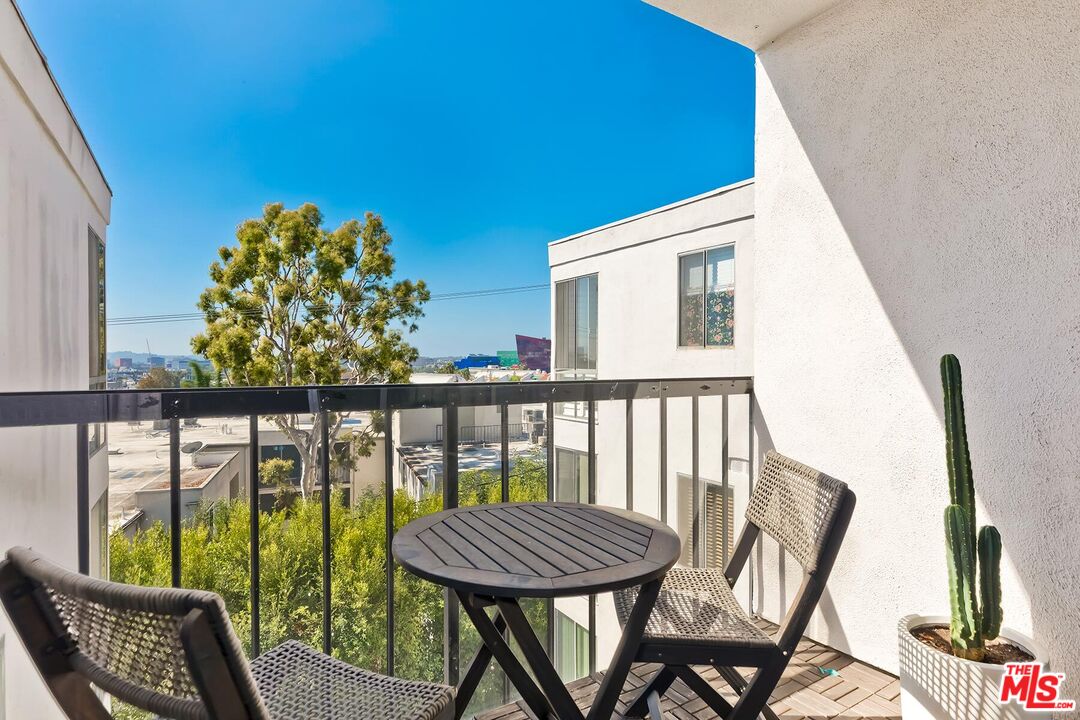8530 Holloway Dr Unit: 422