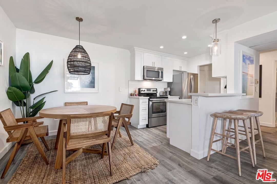 8530 Holloway Dr Unit: 422