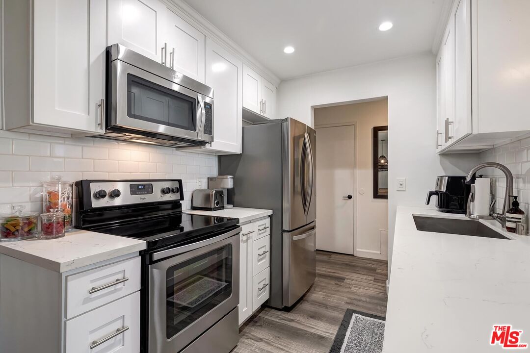 8530 Holloway Dr Unit: 422