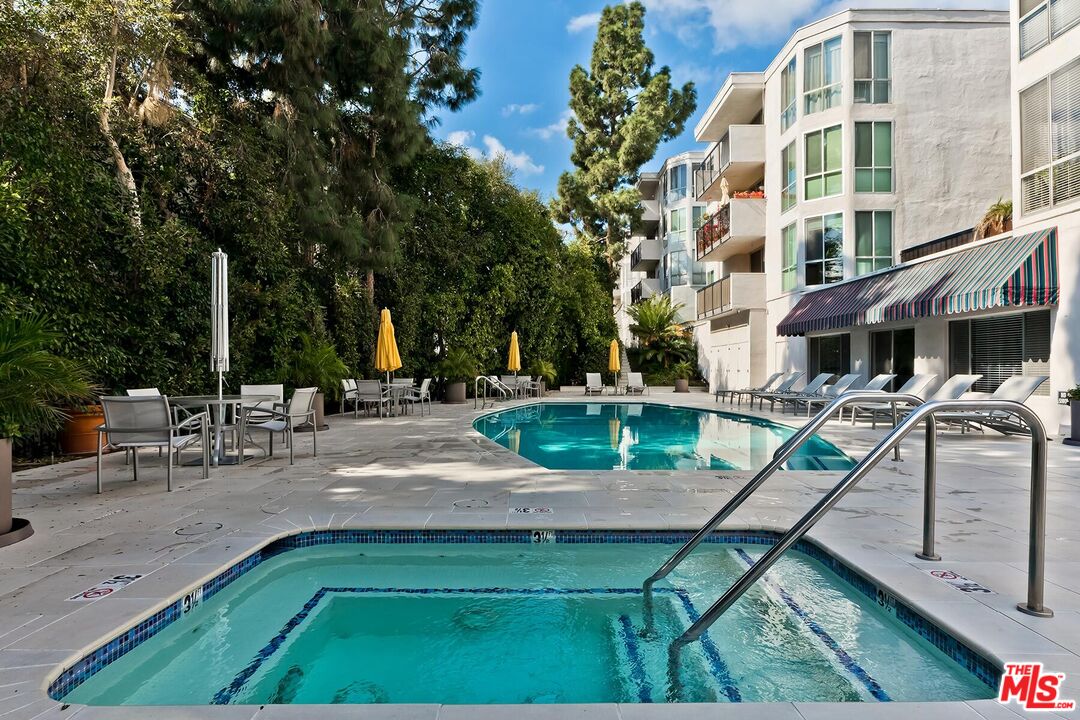 8530 Holloway Dr Unit: 422