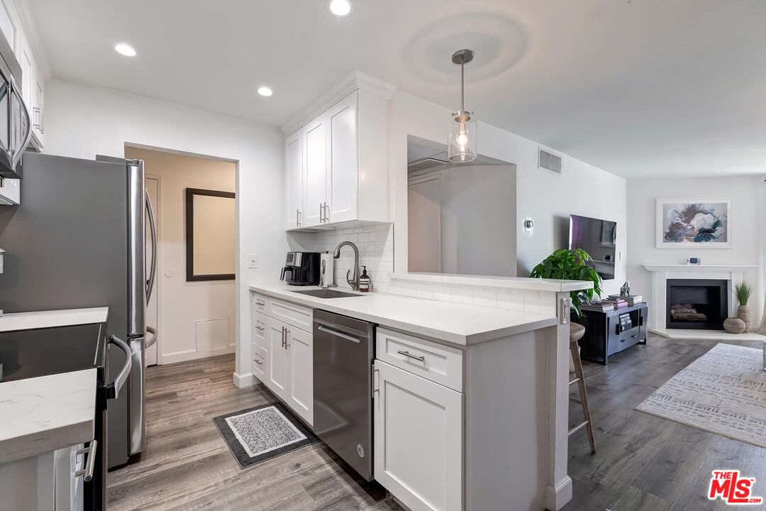 8530 Holloway Dr Unit: 422