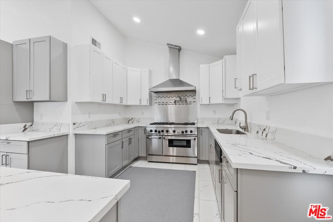 4912 Llano Dr