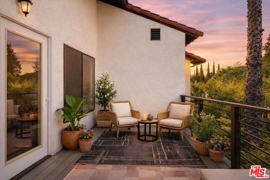 4912 Llano Dr