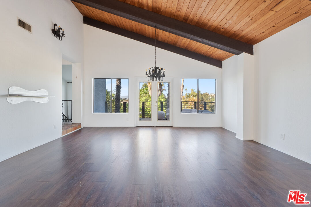 4912 Llano Dr