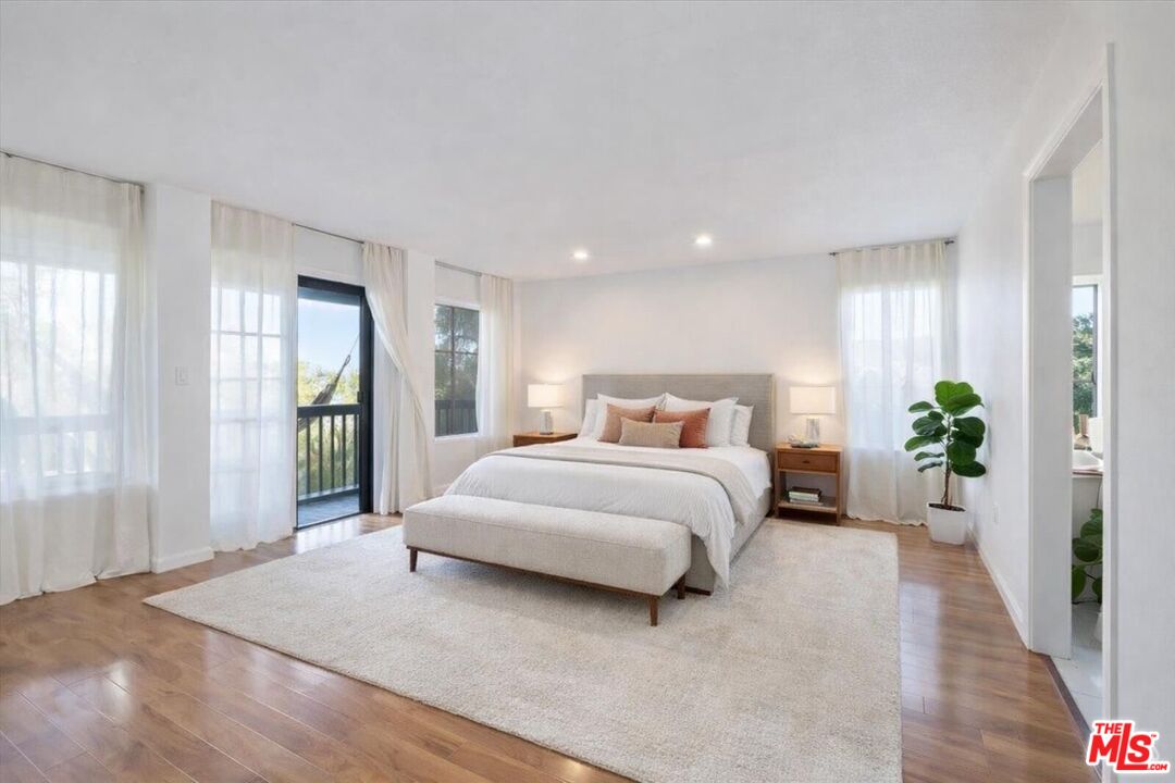 4912 Llano Dr