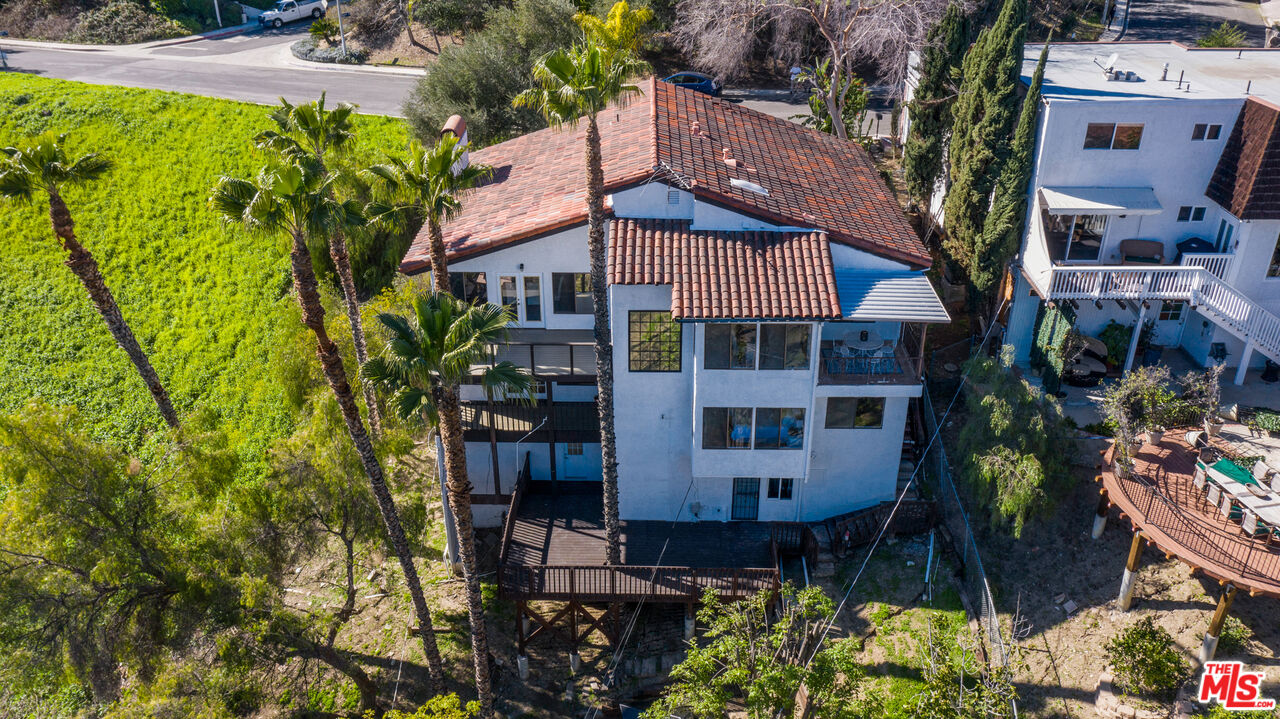 4912 Llano Dr