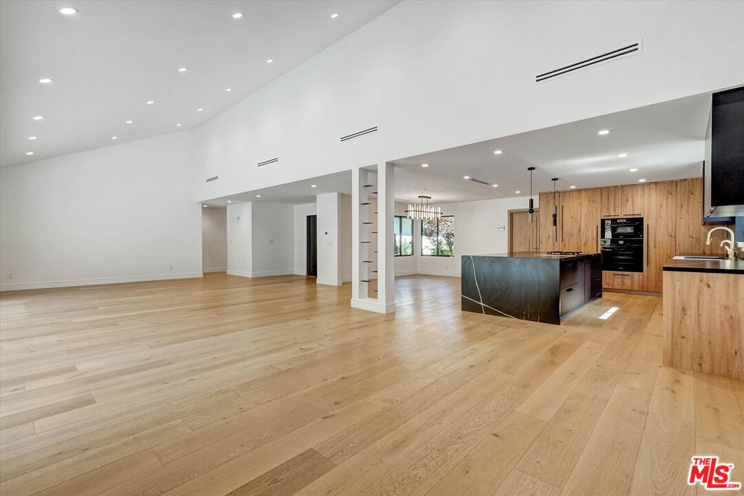 3855 Corbin Ave