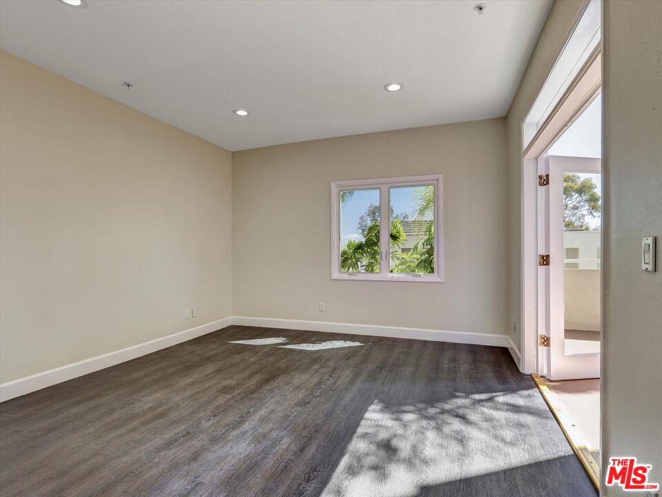 2604 E 20th St Unit: 205E