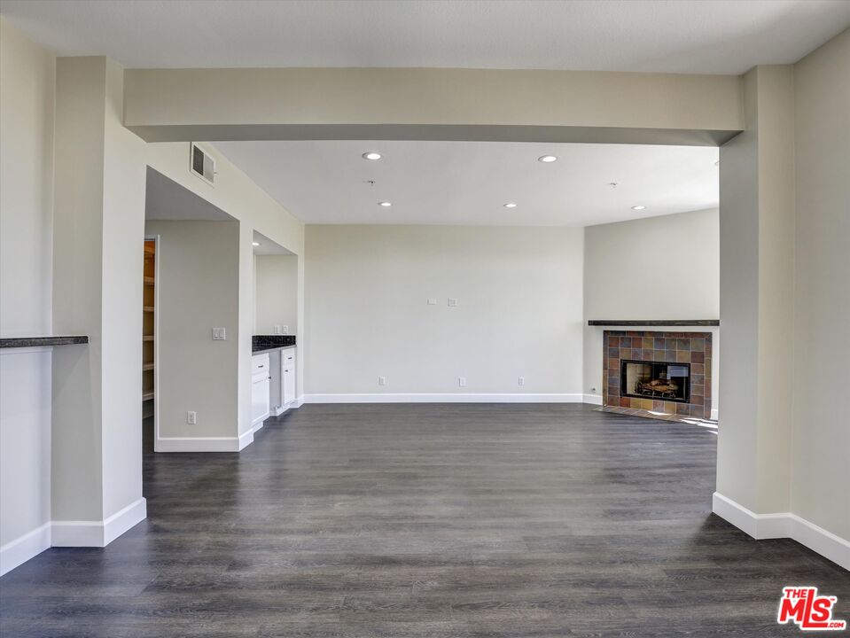 2604 E 20th St Unit: 205E