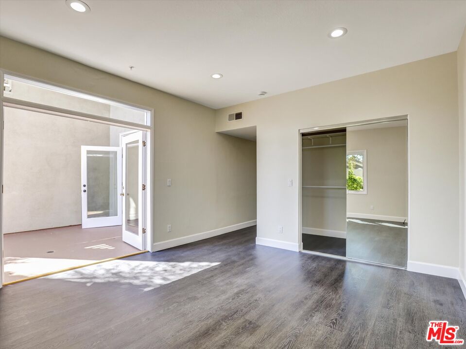 2604 E 20th St Unit: 205E
