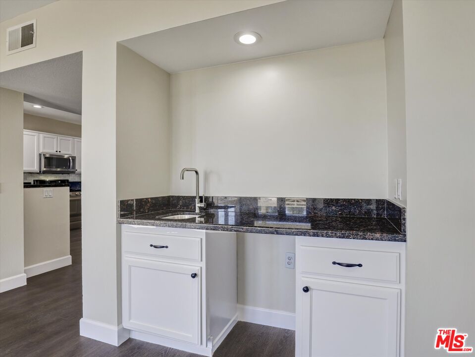 2604 E 20th St Unit: 205E
