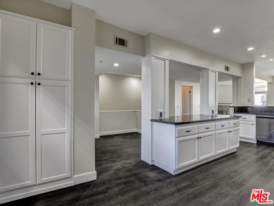 2604 E 20th St Unit: 205E