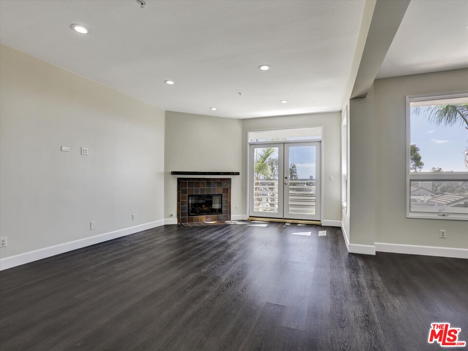 2604 E 20th St Unit: 205E