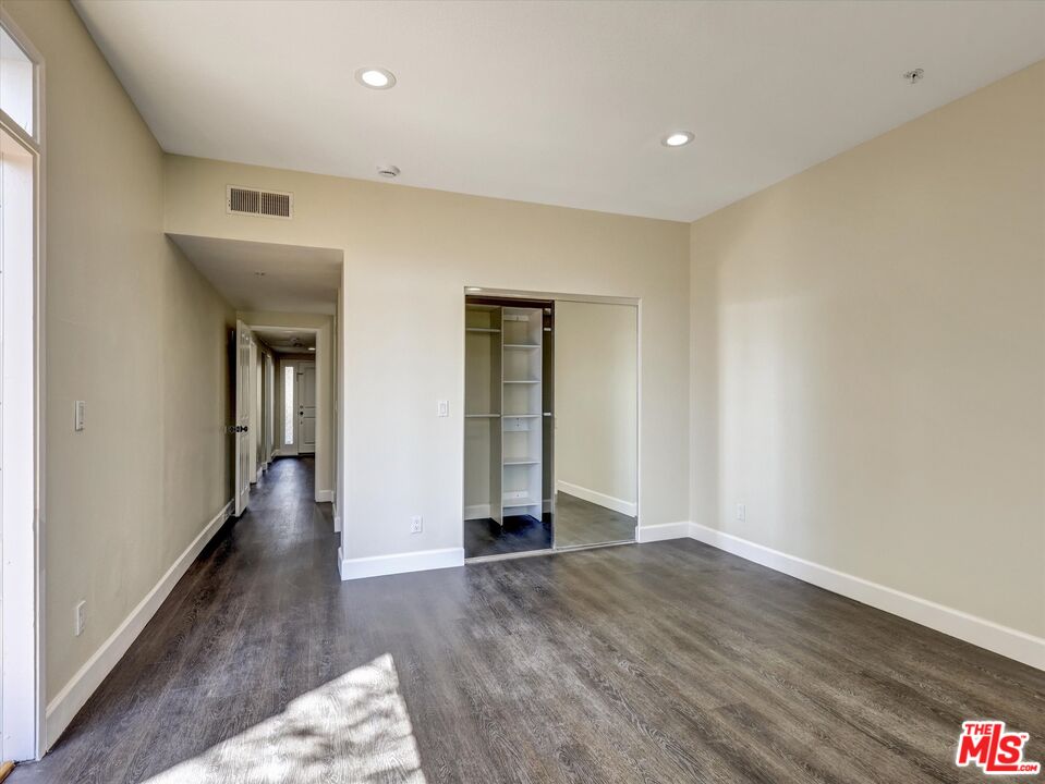 2604 E 20th St Unit: 205E