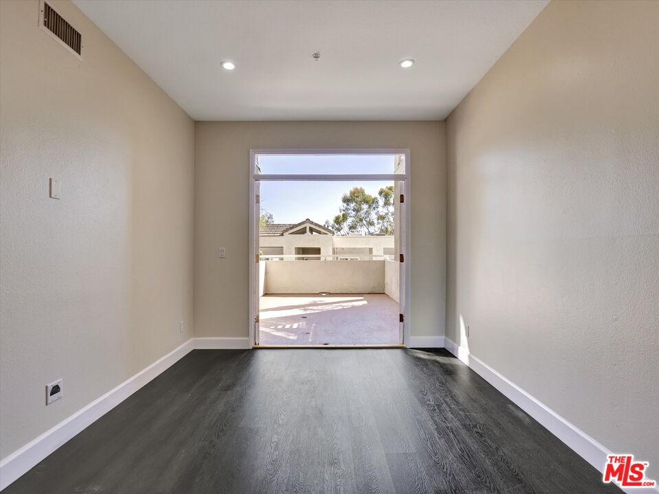 2604 E 20th St Unit: 205E