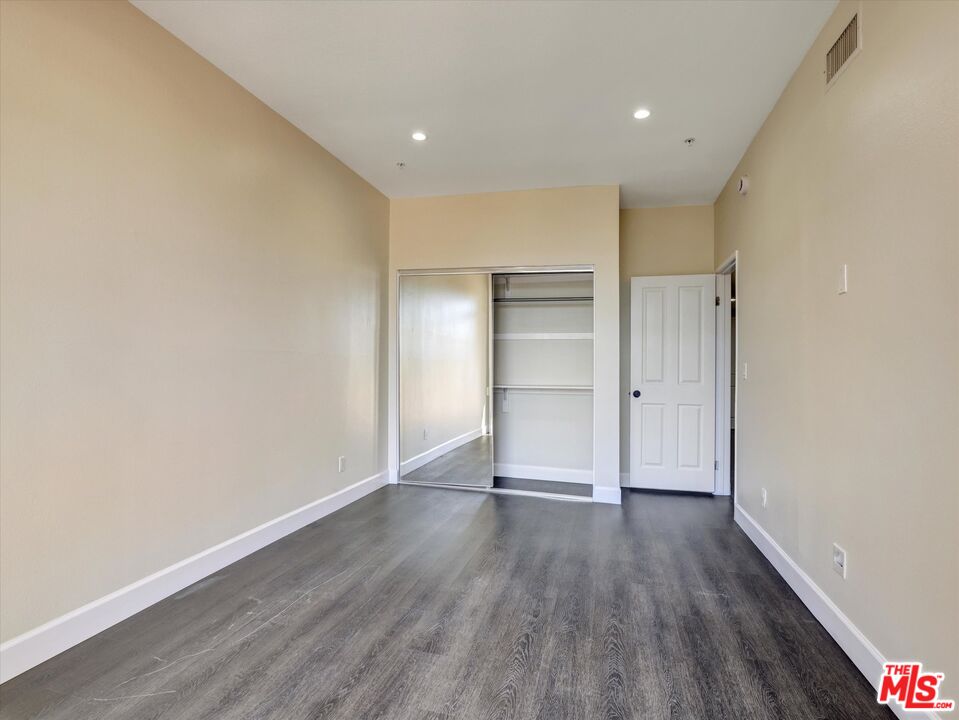2604 E 20th St Unit: 205E
