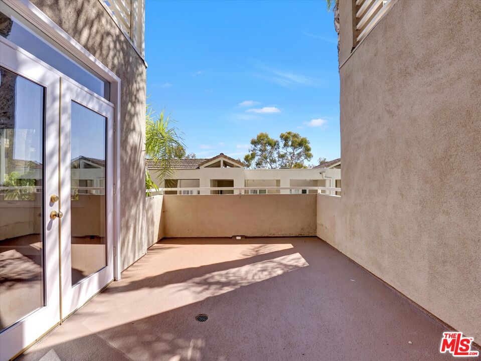 2604 E 20th St Unit: 205E