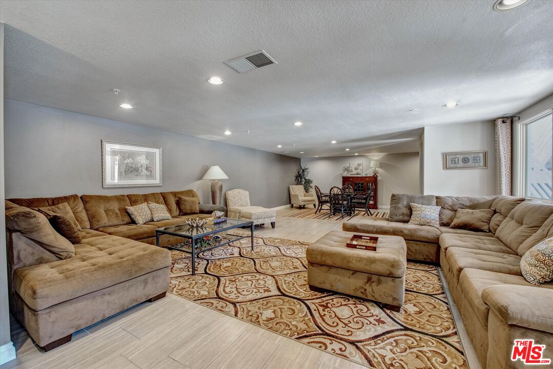 2604 E 20th St Unit: 205E