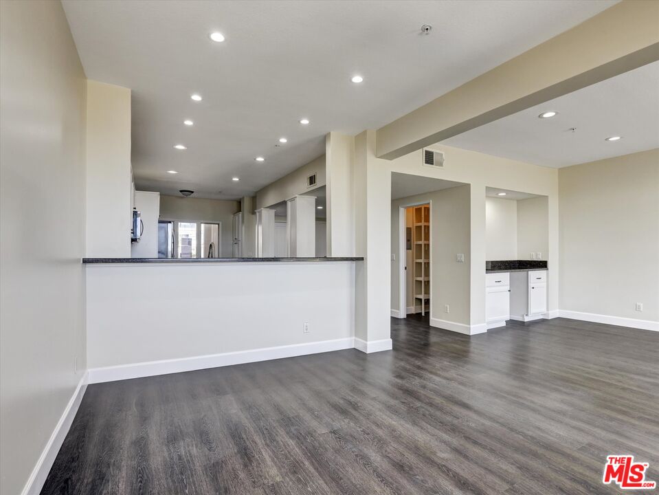 2604 E 20th St Unit: 205E