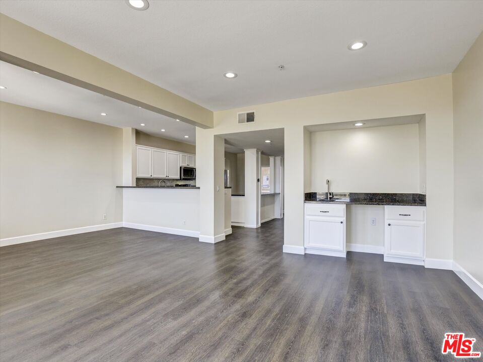 2604 E 20th St Unit: 205E