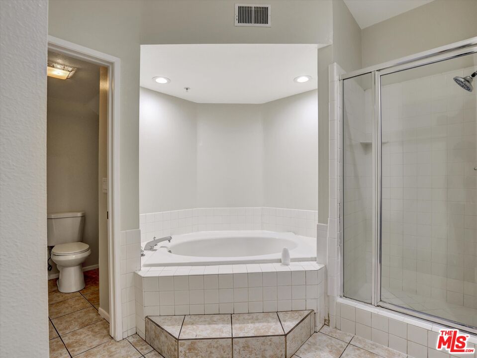 2604 E 20th St Unit: 205E